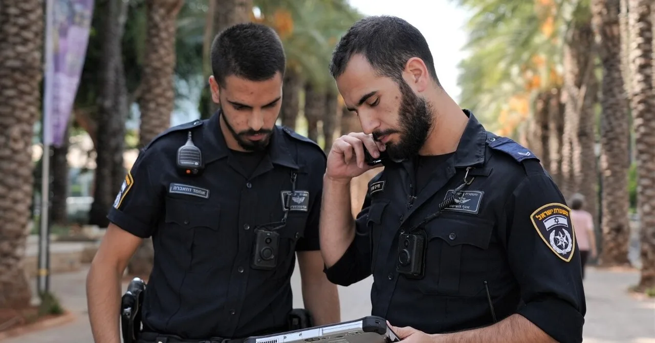 Zwei Brüder in Tel Aviv erschossen aufgefunden: Polizei prüft Mord und Suizid